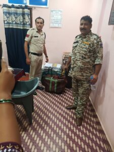 IMG-20230920-WA0037-225x300 रामानुजगंज पुलिस ने छत्तीसगढ़ झारखंड चेकपोस्ट पर चेकिंग के दौरान ट्रक में छिपाकर ले जा रहे करोड़ों रुपए नगदी सहित सोना किया बरामद