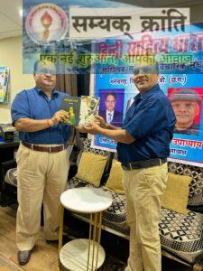 2-4-225x300 मनेद्रगढ़ ने राष्ट्रीय स्तर पर दर्ज  की है  अपनी साहित्यिक  पहचान-   रमेश सिंहा