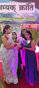 b-3-135x300 कोरिया में सावन उत्सव : श्रीमती जूही,विक्रांत सिंह और कुमारी प्रगति बनीं सावन सुंदरी