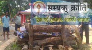 d-1-300x165 बेटियों ने अपने पिता को कंधा देकर दी मुखग्नि