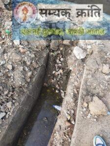 7-225x300 कहीं यह नाली जानलेवा तो नहीं और यहां पक्षियों के बीट का भंडारण