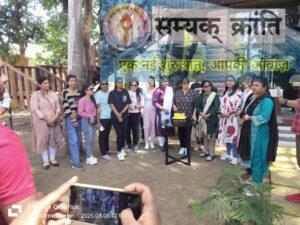 v-300x225 रॉयल एनफील्ड एवं विक्टोरिया ऑटोमोटिव का अभिनव पहल महिलाओं को कराया सिटी राइड