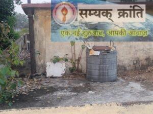 3-1-300x225 कलेक्टर कार्यालय से लगे छिंदडाँड़ के सरकारी आवासों में नारकीय स्थिति, वर्षों से बह रहा गंदा पानी बना परेशानी का सबब