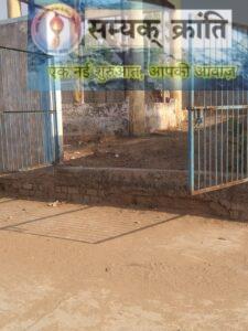 5-5-225x300 बहरासी साप्ताहिक बाजार में पानी की किल्लत..मोटर पंप,पानी टंकी बने शोपीस... पीएचई विभाग मौन...ठेकेदार का गैर जिम्मेदाराना जवाब कहा: इस संबंध में सभी जानकारी कार्यालय में जमा वही बताएंगे..जल जीवन मिशन की धज्जियां उड़ाता पीएचई विभाग