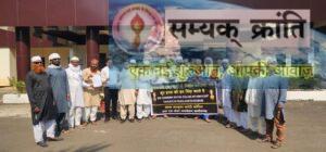 j-4-300x140 बैकुंठपुर में मुस्लिम समुदाय ने आतंकवाद के खिलाफ निकाली आक्रोश रैली, शहीदों को दी श्रद्धांजलि