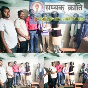 3-3-300x300 राष्ट्रपति के दत्तक पुत्र जनजाति पण्डो वर्ग का कोहिनूर रामदेव पण्डो ने हाईस्कूल परीक्षा में प्राप्त किए 84.16% अंक,जनहित संघ अंतर्गत पण्डो विकास समिति में हर्ष का माहौल,केंद्रीय उपाध्यक्ष ने किया सम्मानित