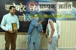 5-2-300x200 जिले में सर्वाधिक अंक लाने वाले छात्रों को कलेक्टर ने किया सम्मानित