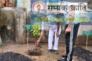 x-1-300x200 सुखद जीवन जीने की कला सिखाता है योग - श्री भईयालाल