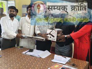 1-14-300x225 पार्षद मनीष सिंह ने रामानुज विद्यालय में निधि से दिए सीलिंग फैन,प्रबंधन ने किया धन्यवाद ज्ञापित