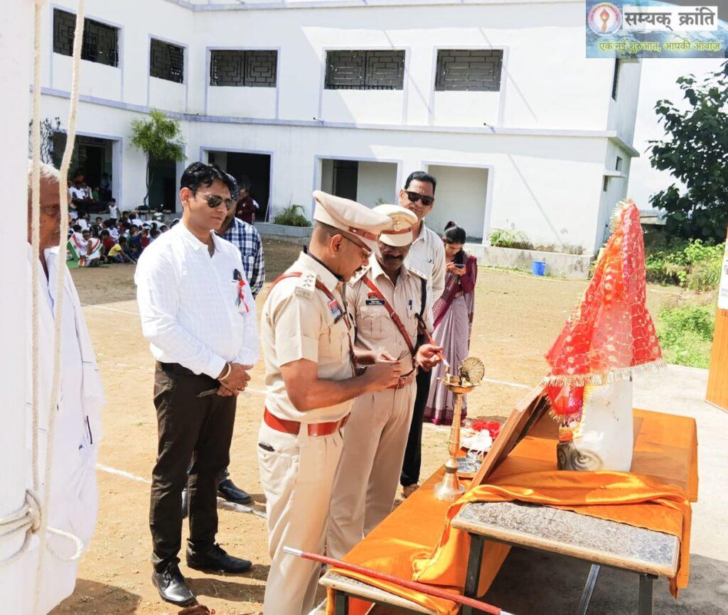 b-2-1024x866 स्वतंत्रता दिवस के पावन अवसर पर द न्यू दिल्ली पब्लिक स्कूल, बैकुंठपुर में 15 अगस्त को धूमधाम से विविध सांस्कृतिक कार्यक्रमों का आयोजन किया गया