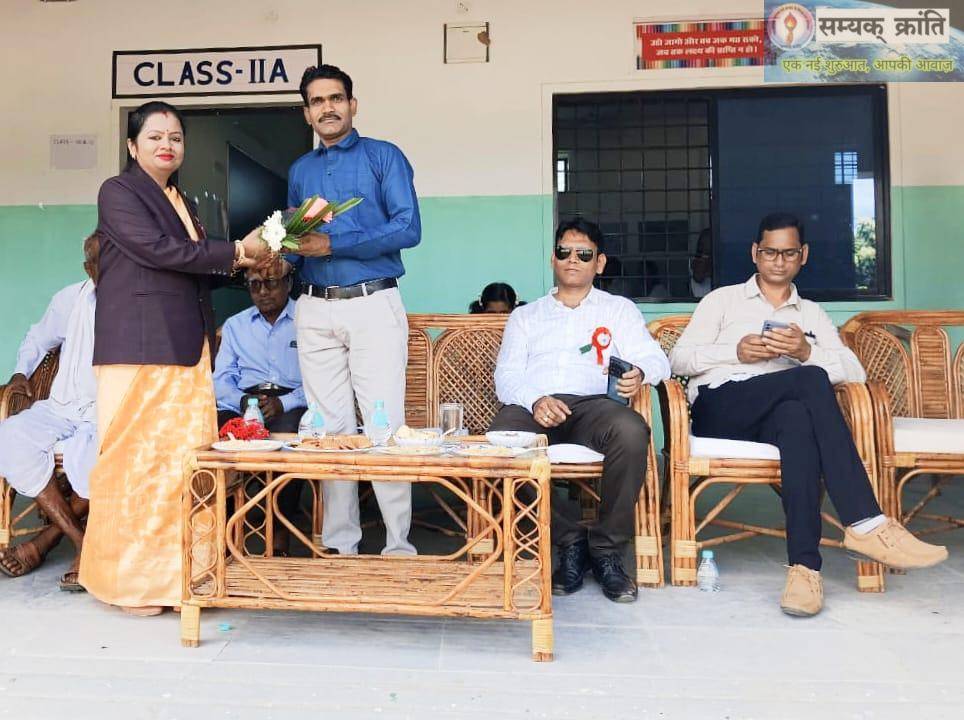 g-2 स्वतंत्रता दिवस के पावन अवसर पर द न्यू दिल्ली पब्लिक स्कूल, बैकुंठपुर में 15 अगस्त को धूमधाम से विविध सांस्कृतिक कार्यक्रमों का आयोजन किया गया