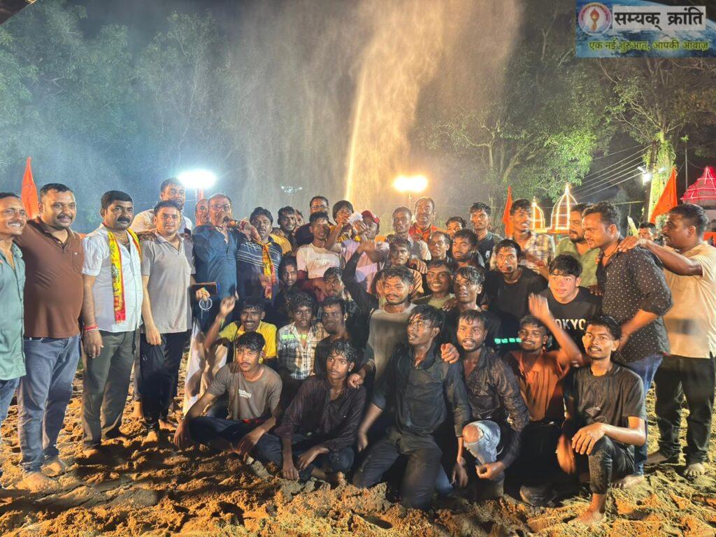 u-1-1024x768 मटकी फोड़ प्रतियोगिता की धूम.. सुंदरपुर की टीम ने जीता प्रथम पुरस्कार....हर्षोल्लास के साथ मनाया गया भगवान श्री कृष्ण जन्माष्टमी