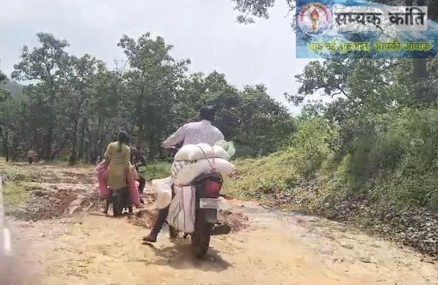 i-2 भारत देश आजाद हुए वर्षो हो गये लेकिन मांग कब? पूरी होंगी सरकार बदहाल सड़क ने किया जीना दुसवार