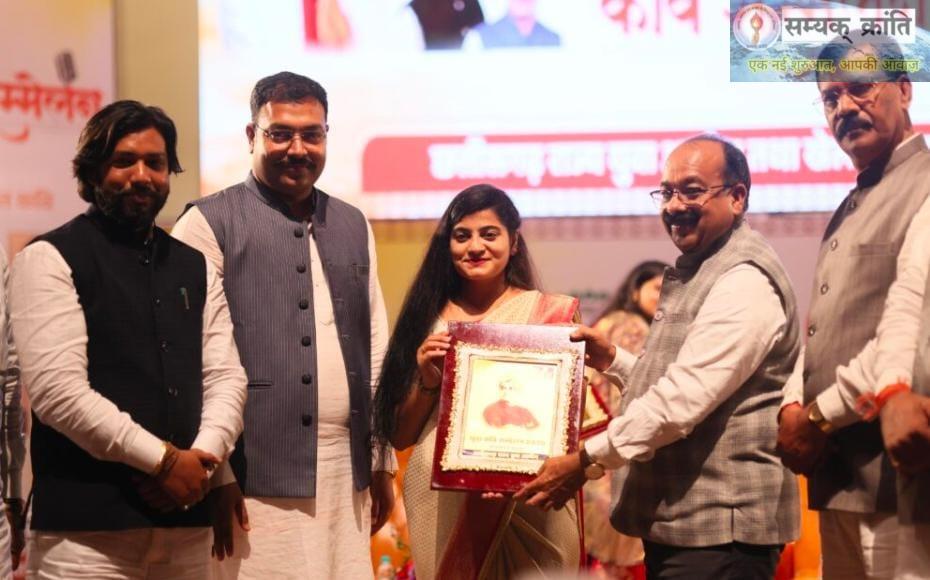 s अलीशा के काव्यपाठ की मुख्यमंत्री ने की प्रशंसा,संभाग के बाद राज्य में कोरिया का लहराया परचम