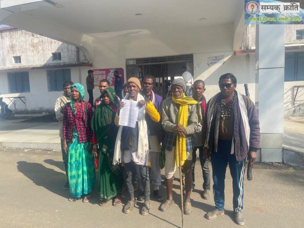 1-11-1024x768 पण्डो जनजाति बाहुल्य संपूर्ण ग्राम ने जिला कलेक्टर से लगाई गुहार कहा: साहब! हमारा गांव कहां है इसका कोई रिकार्ड नही? इसे ग्राम में जुड़वा दो साहब।