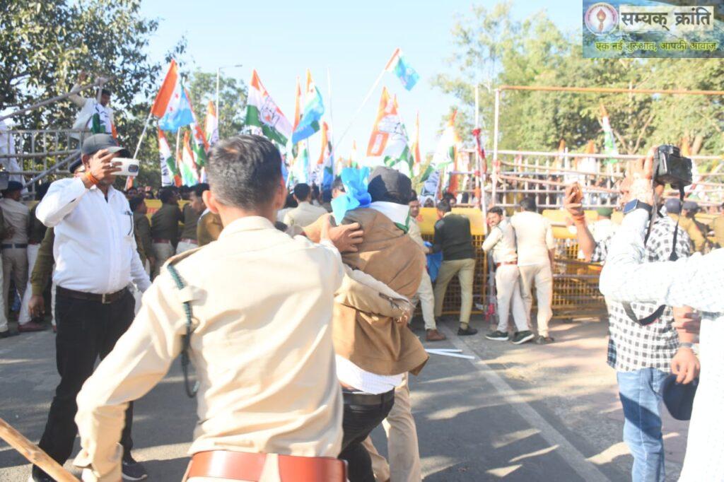 WhatsApp-Image-2025-12-09-at-6.51.35-PM-1-1024x682 वन विभाग की अनियमिताओं के विरोध में कांग्रेस का जंगी प्रदर्शन, हजारों कार्यकर्ता उमड़े, पुलिस और कार्यकर्ताओं में जमकर हुई झड़प