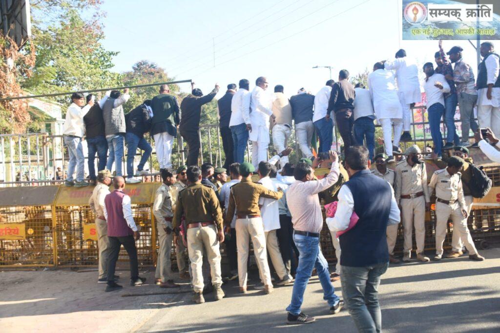 WhatsApp-Image-2025-12-09-at-6.51.36-PM-2-1024x682 वन विभाग की अनियमिताओं के विरोध में कांग्रेस का जंगी प्रदर्शन, हजारों कार्यकर्ता उमड़े, पुलिस और कार्यकर्ताओं में जमकर हुई झड़प