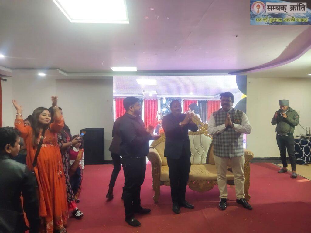 WhatsApp-Image-2026-01-13-at-4.23.24-PM-1024x768 डीएसआर के बिजनेस हेड दिलीप राणे पहुंचे शहर, ब्यूटीशियन को दिए कई सुझाव, रंगारंग कार्यक्रम ने बांधा समां