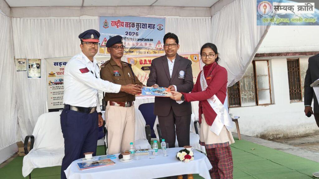 WhatsApp-Image-2026-01-17-at-5.04.34-PM-1024x576 यातायात में सबसे बड़ा जीवन दाता है सावधानी- एसपी आर.के. कुर्रे