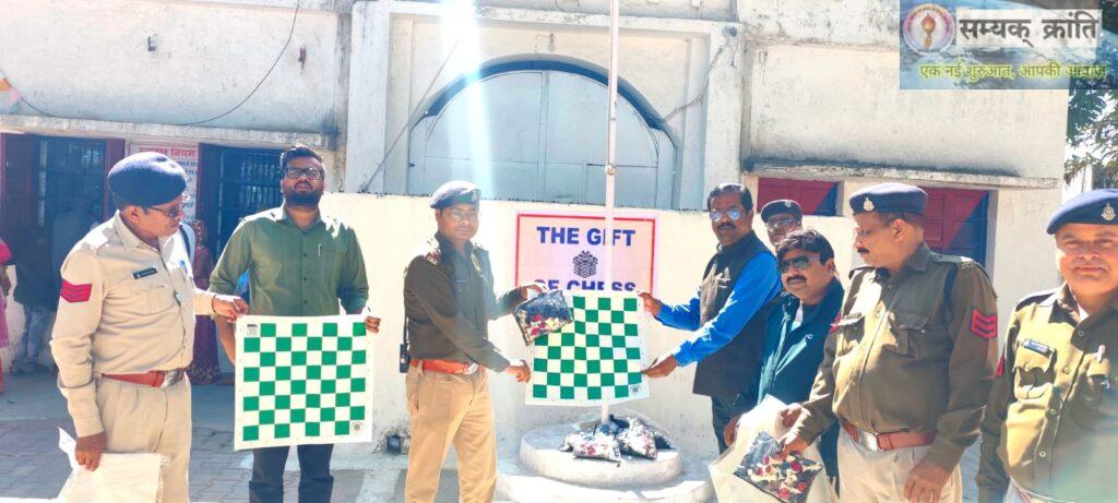 IMG-20260207-WA0065-1024x461 कोरिया ज़िला शतरंज संघ के अध्यक्ष राजेंद्र सिंह के नेतृत्व में निःशुल्क इंटरनेशनल शतरंज सेट का वितरण*