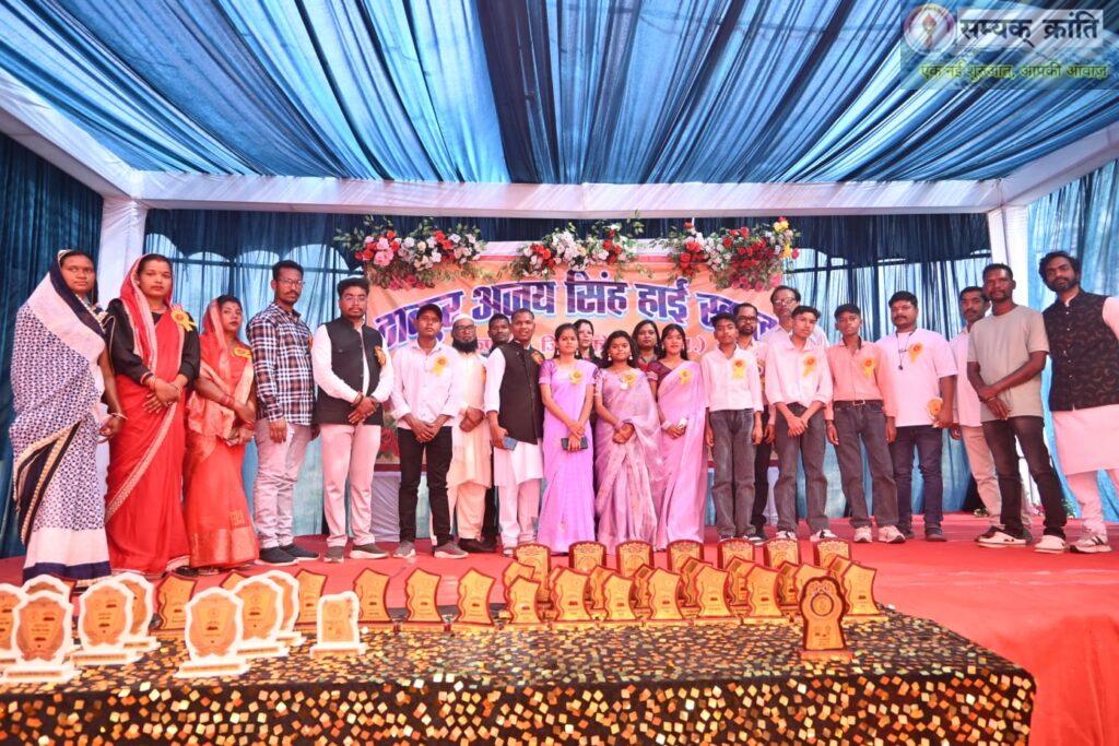 WhatsApp-Image-2026-03-12-at-5.53.44-PM-1-1024x683 ठाकुर अजय सिंह हाईस्कूल में 'वार्षिक उत्सव एवं विदाई समारोह' का भव्य आयोजन