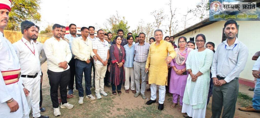 WhatsApp-Image-2026-04-14-at-5.33.28-PM-1-1024x465 जमथान EMRS में प्रेरणा का महाकुंभ: हाईकोर्ट जज और UPSC चयनित दर्शना बघेल ने जगाई नई उम्मीद