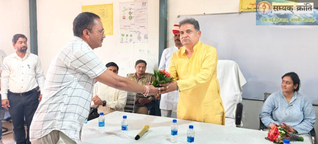 WhatsApp-Image-2026-04-14-at-5.33.29-PM-1024x466 जमथान EMRS में प्रेरणा का महाकुंभ: हाईकोर्ट जज और UPSC चयनित दर्शना बघेल ने जगाई नई उम्मीद