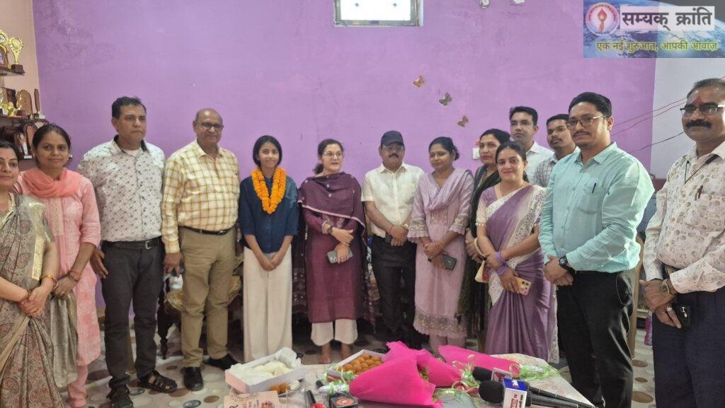 WhatsApp-Image-2026-04-29-at-7.49.50-PM-1024x577 आत्मानंद महलपारा की अंशिका ने टॉप 10 में 6 वां स्थान हासिल कर लहराया परचम,जिलों को किया गौरवान्वित