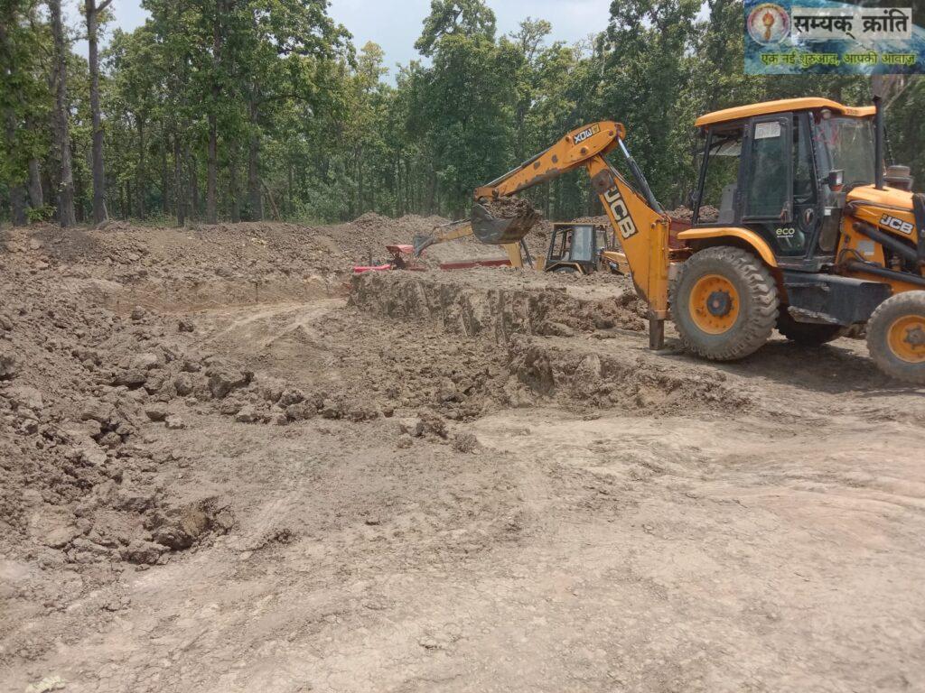 22-1024x768 कागजों पर बह गया सरकारी पैसा: सोनहत वन विभाग ने 'तालाब' के नाम पर खोद डाले सिर्फ गड्ढे!