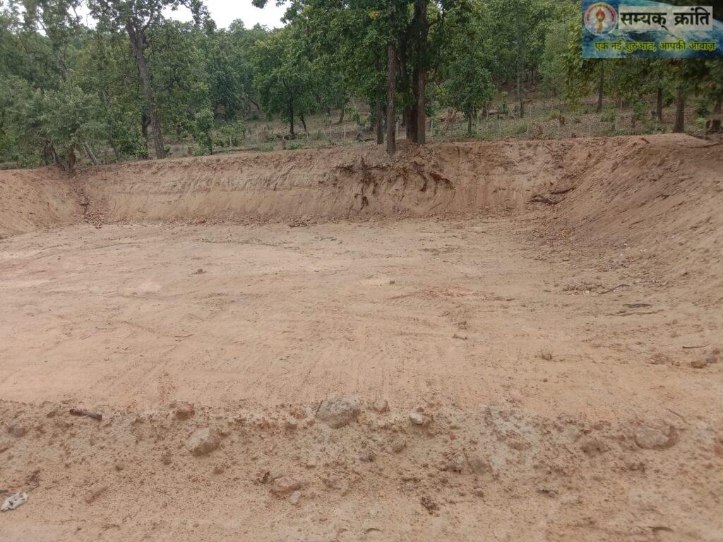 23-1024x768 कागजों पर बह गया सरकारी पैसा: सोनहत वन विभाग ने 'तालाब' के नाम पर खोद डाले सिर्फ गड्ढे!
