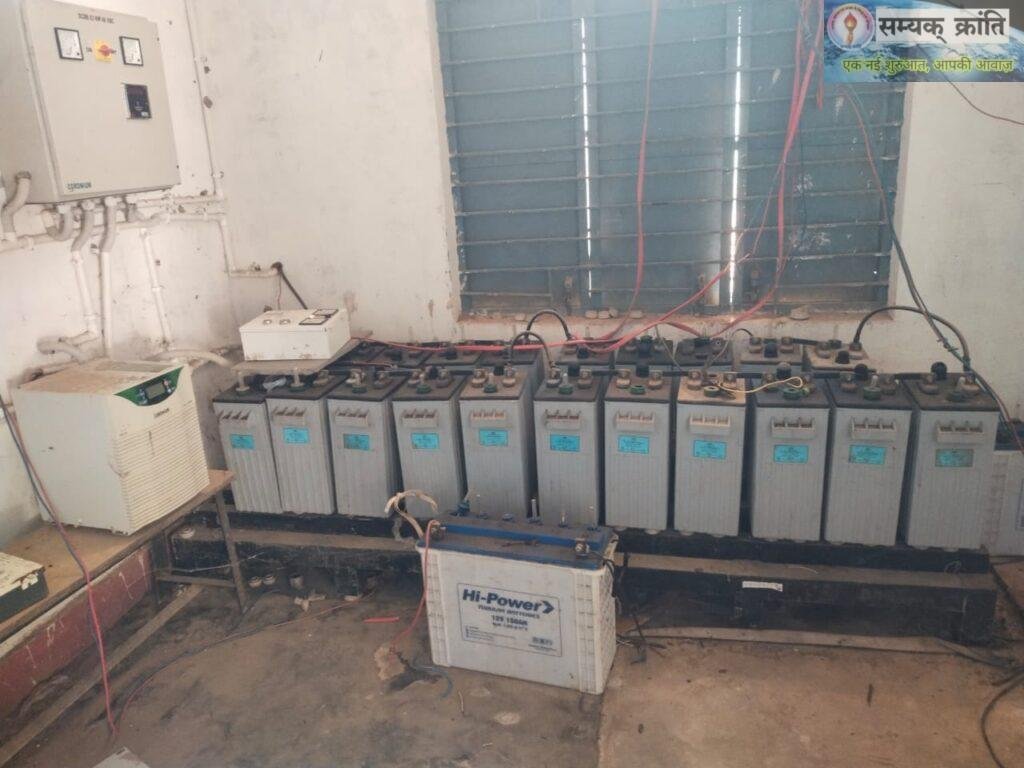 s-1024x768 घने जंगल के बीच छात्रावास में अंधेरे का संकट, सोलर बैटरी खराब होने से 23 छात्रों की पढ़ाई पर संकट
