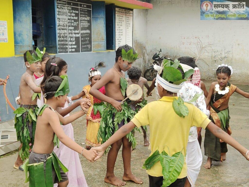 12-1024x768 आदिवासियों की संस्कृति बनी प्रेरणा, नन्हें हाथों ने थामी पर्यावरण संरक्षण और स्वच्छता की जिम्मेदारी