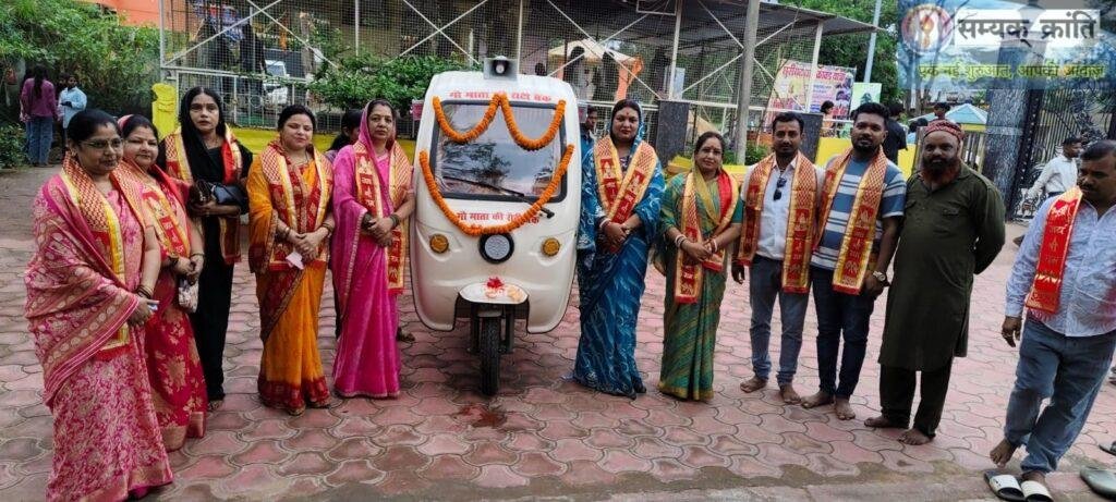 S5-1024x461 रोटी रिक्शा गौ रक्षा वाहिनी के जिलाध्यक्ष संचालक अनुराग दुबे , अन्नपूर्णा सिंह को मिला नया रिक्शा,गौ सेवकों में हर्ष का माहौल