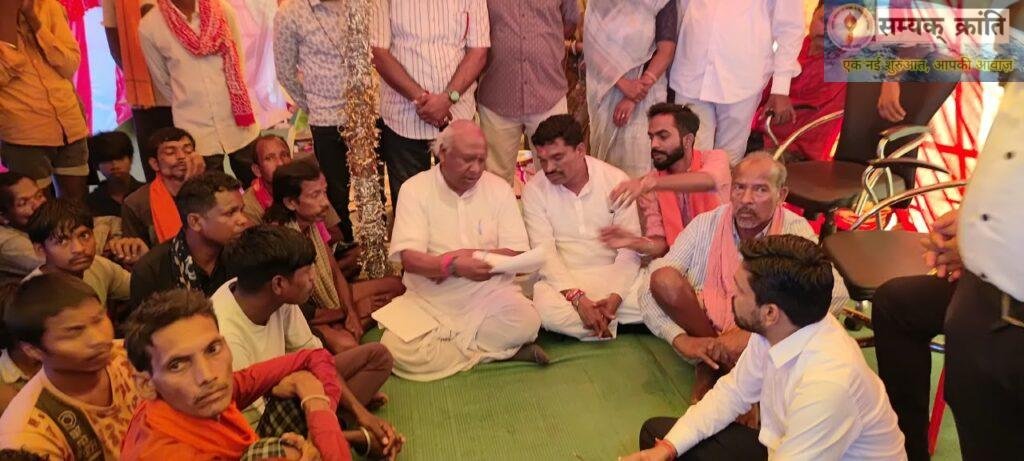 15-1024x461 सरगुजा सांसद चिंतामणि महाराज ने किया हाथी प्रभावित सरईगहना पण्डो पारा का दौरा; पण्डो जनजातियों की समस्याएं सुन मौके पर दिए निर्देश